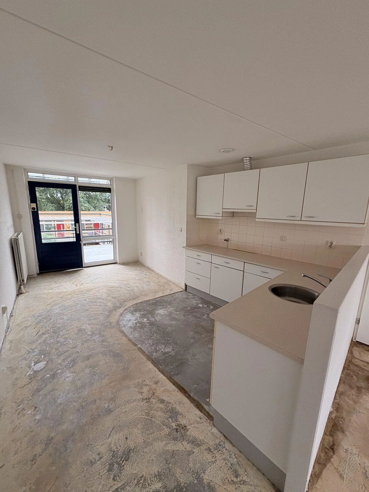 Open keuken richting balkon na oplevering