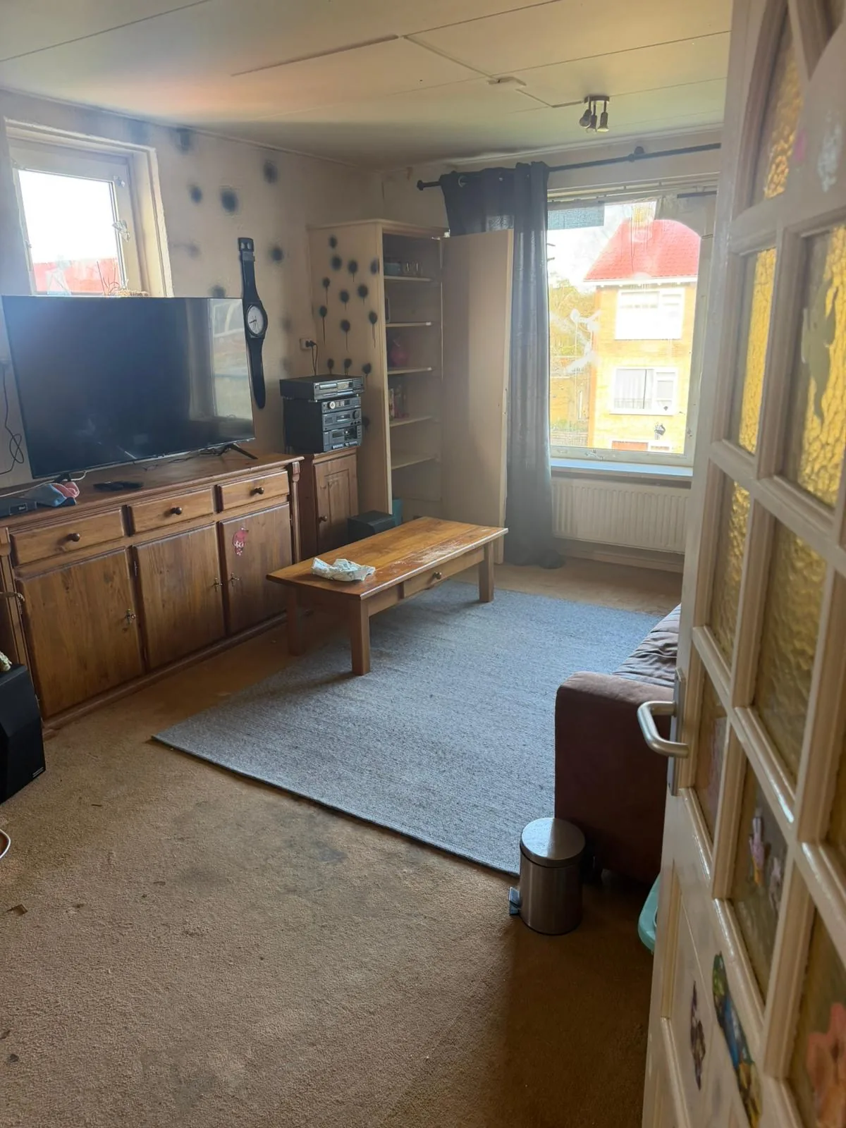 Overzichtelijke woonkamer na het vrijmaken